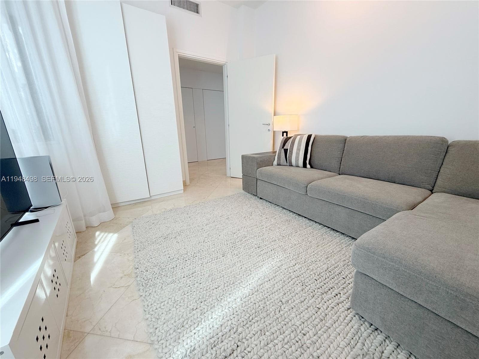 A11948498 — Miami Beach — 9