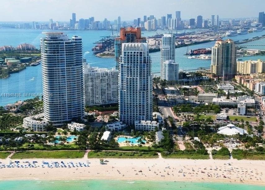 A11948498 — Miami Beach — 30