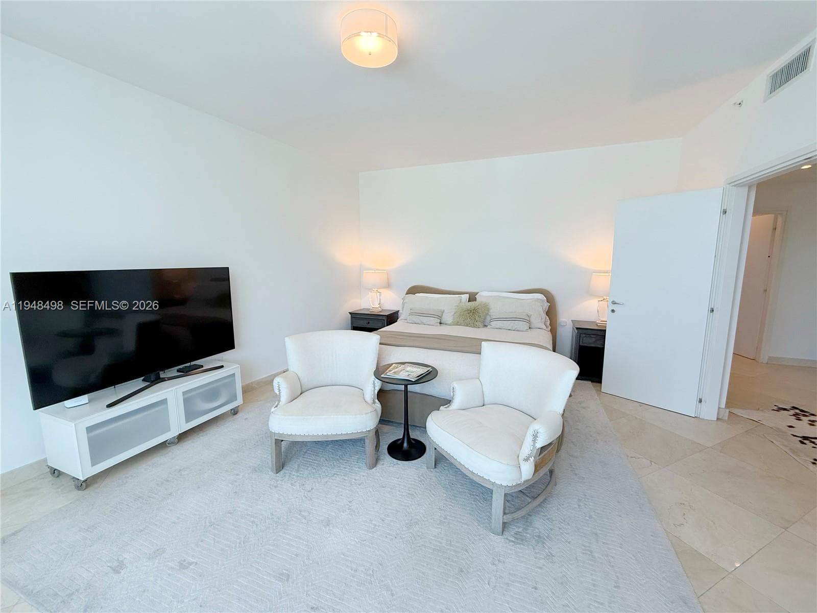 A11948498 — Miami Beach — 14