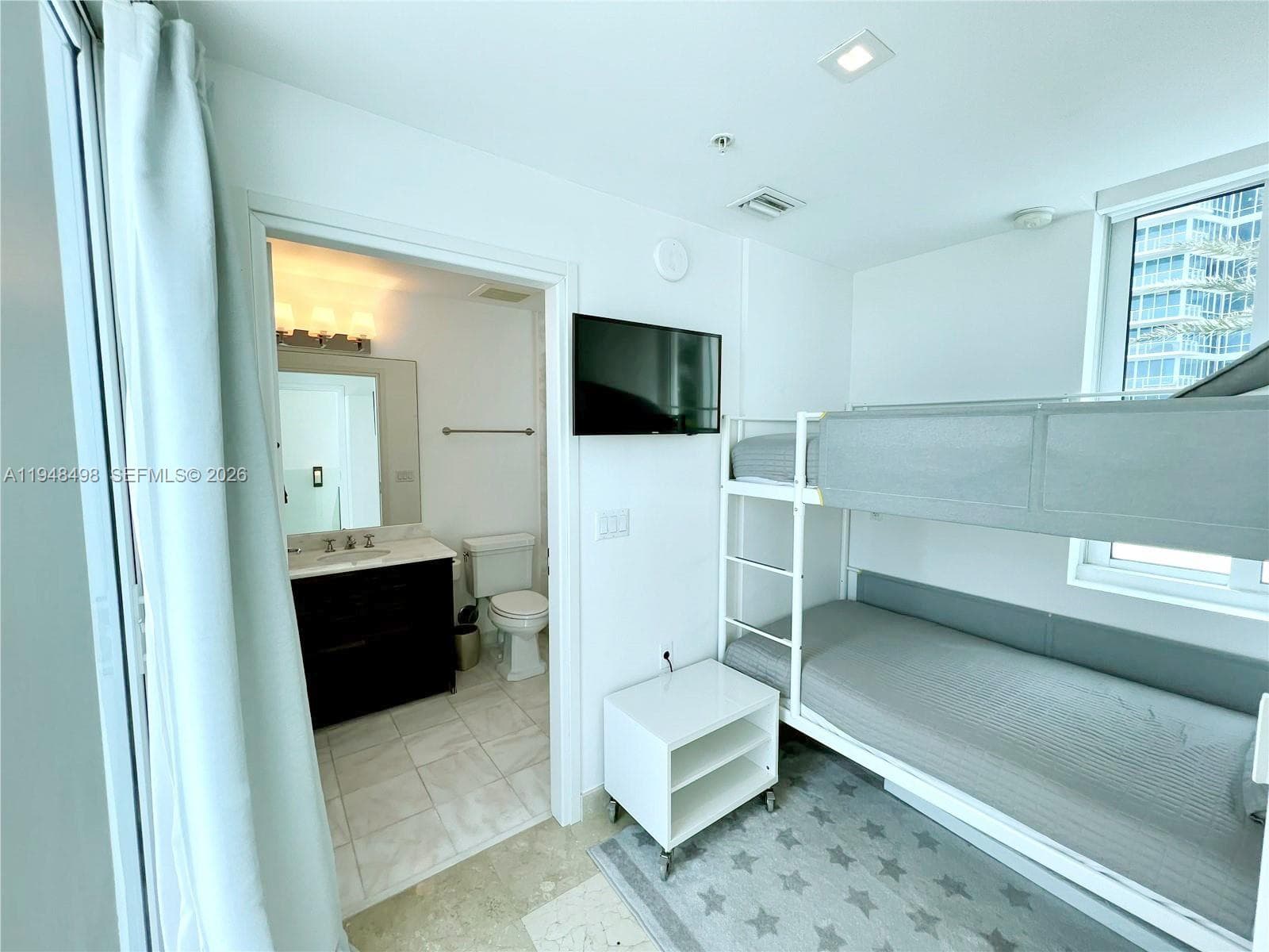 A11948498 — Miami Beach — 18