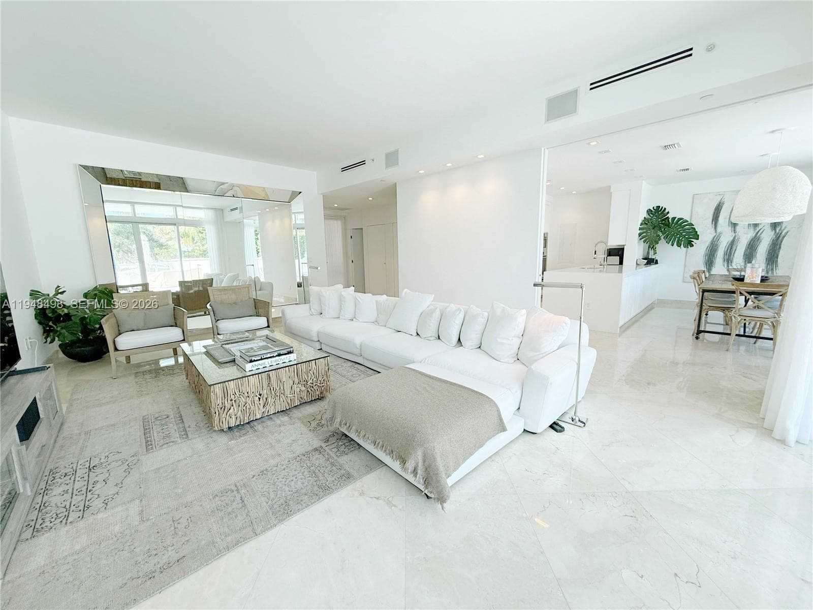 A11948498 — Miami Beach — 4