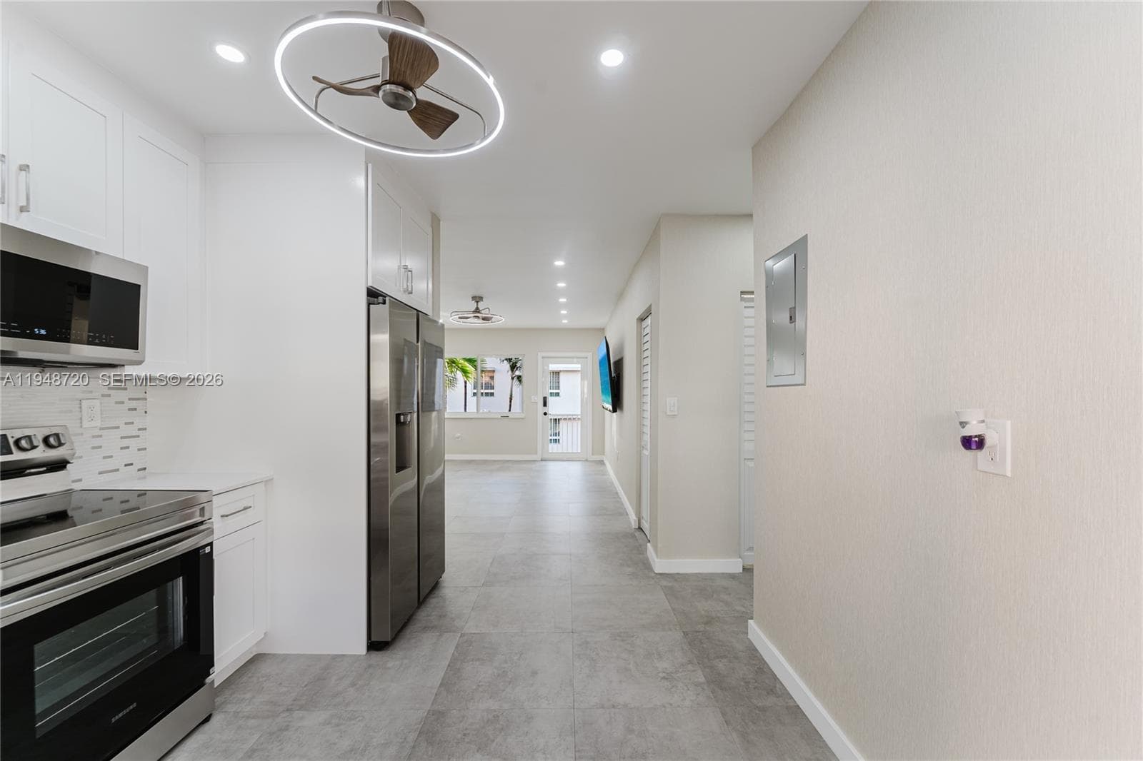 A11948720 — Miami Beach — 9