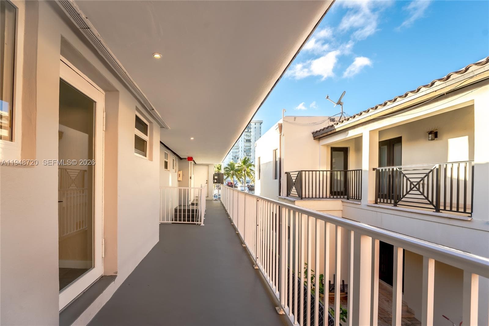 A11948720 — Miami Beach — 19
