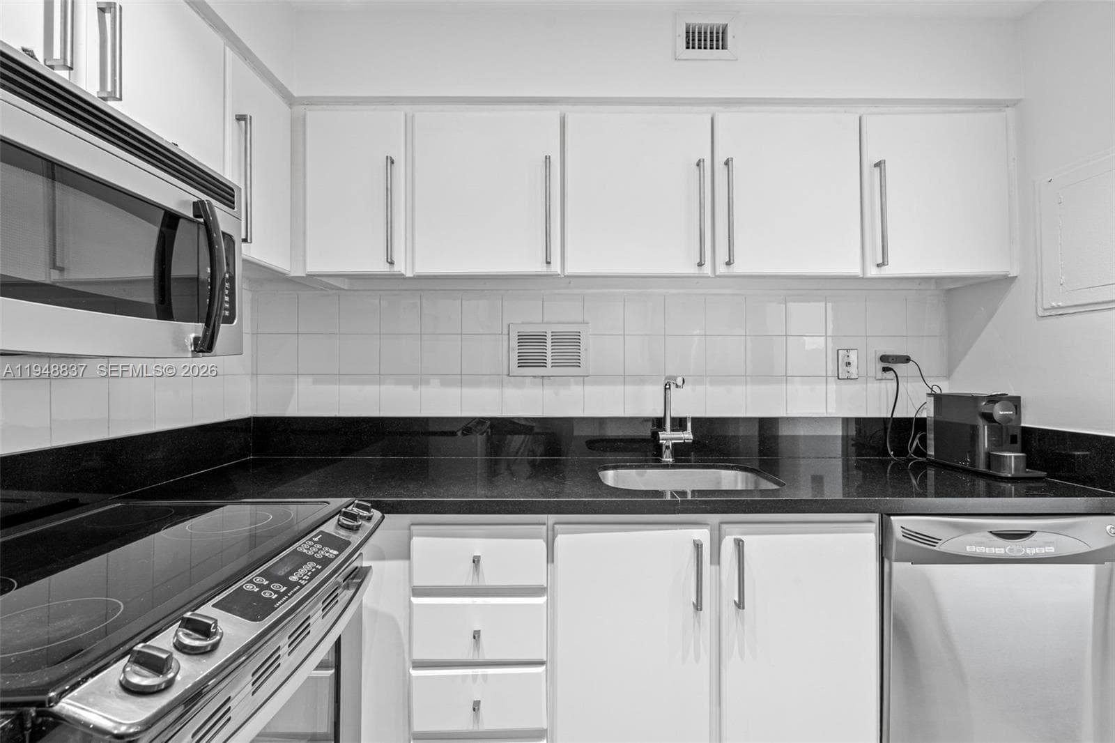 A11948837 — Miami Beach — 15