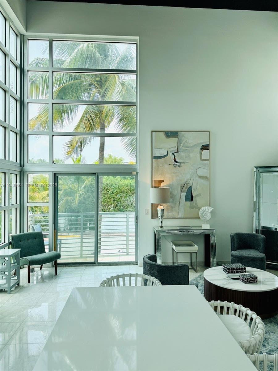 A11948861 — Miami Beach — 2