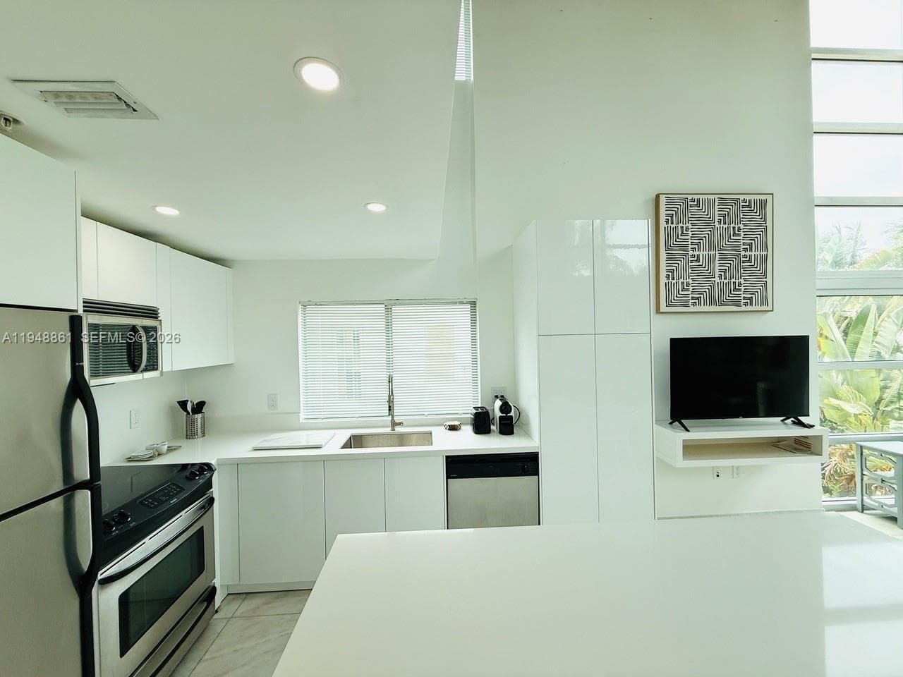 A11948861 — Miami Beach — 7