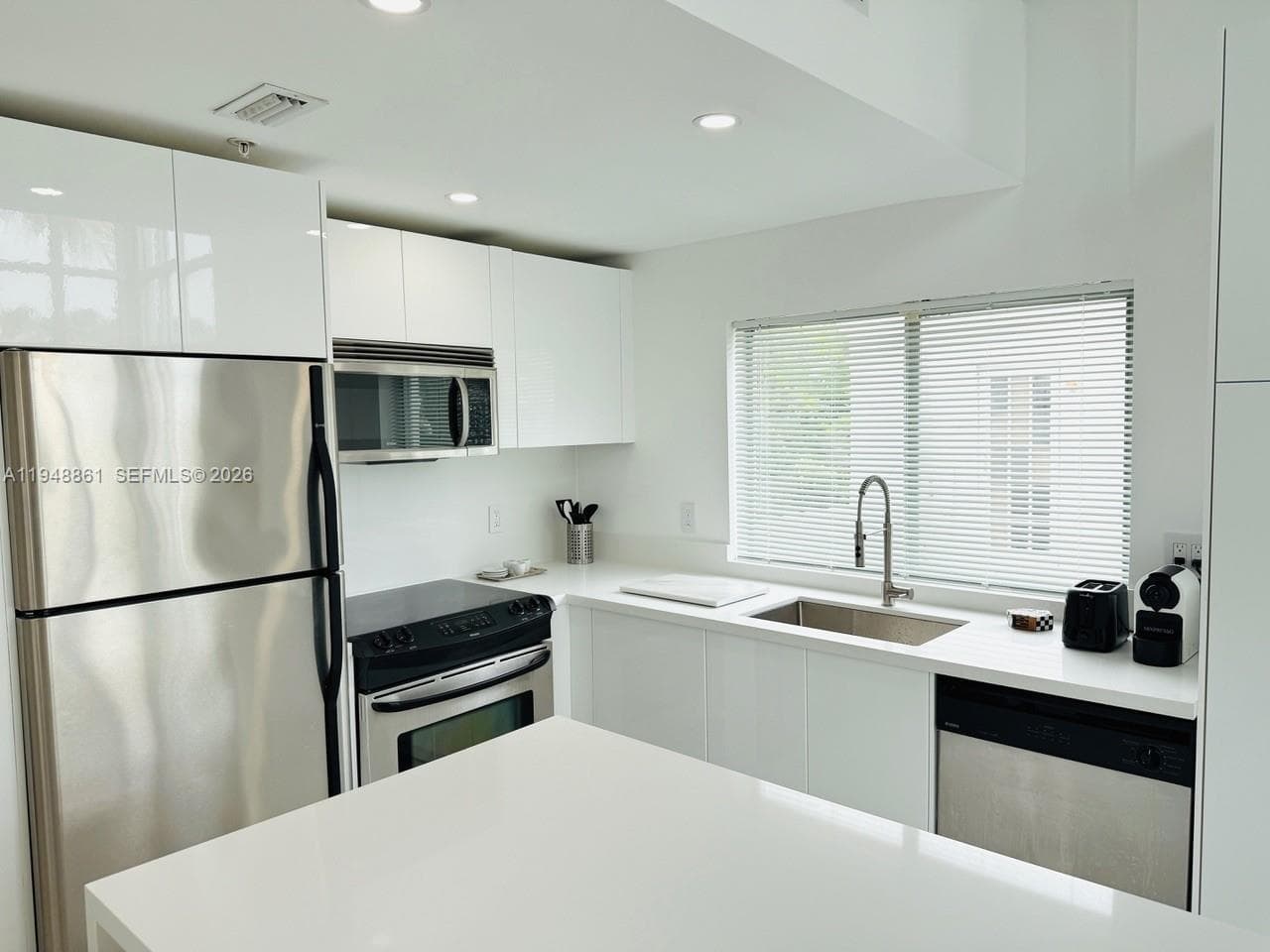 A11948861 — Miami Beach — 9