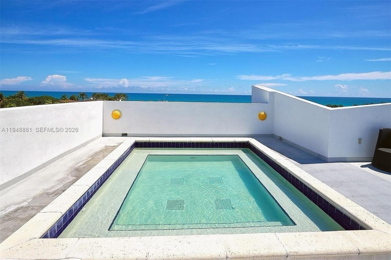 A11948861 — Miami Beach — 24