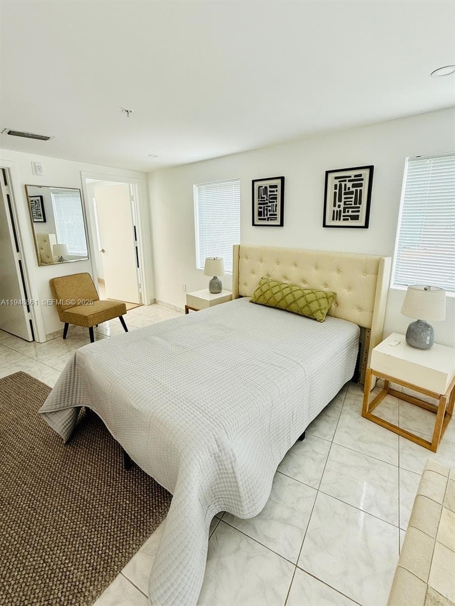 A11948861 — Miami Beach — 15