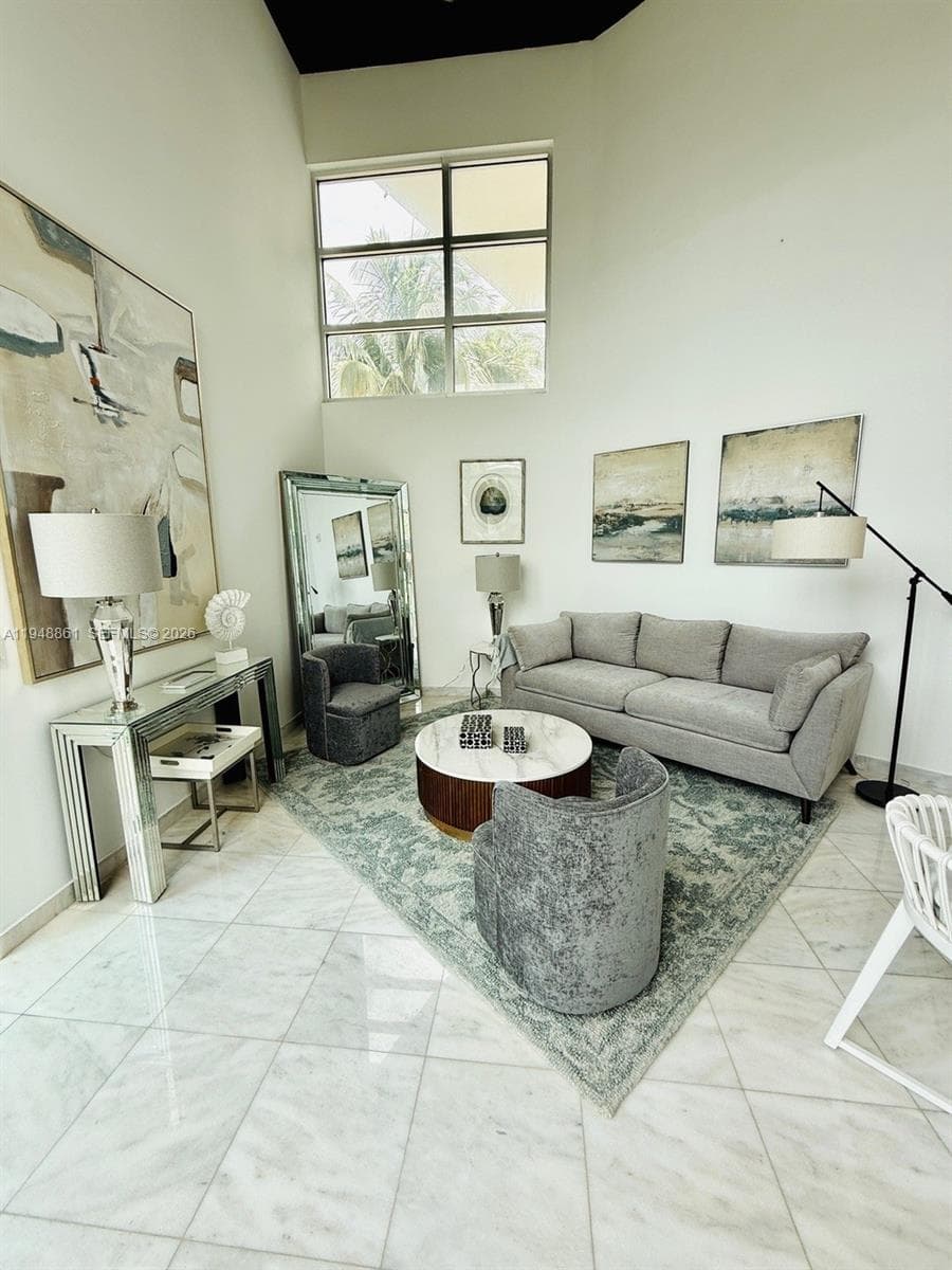 A11948861 — Miami Beach — 4