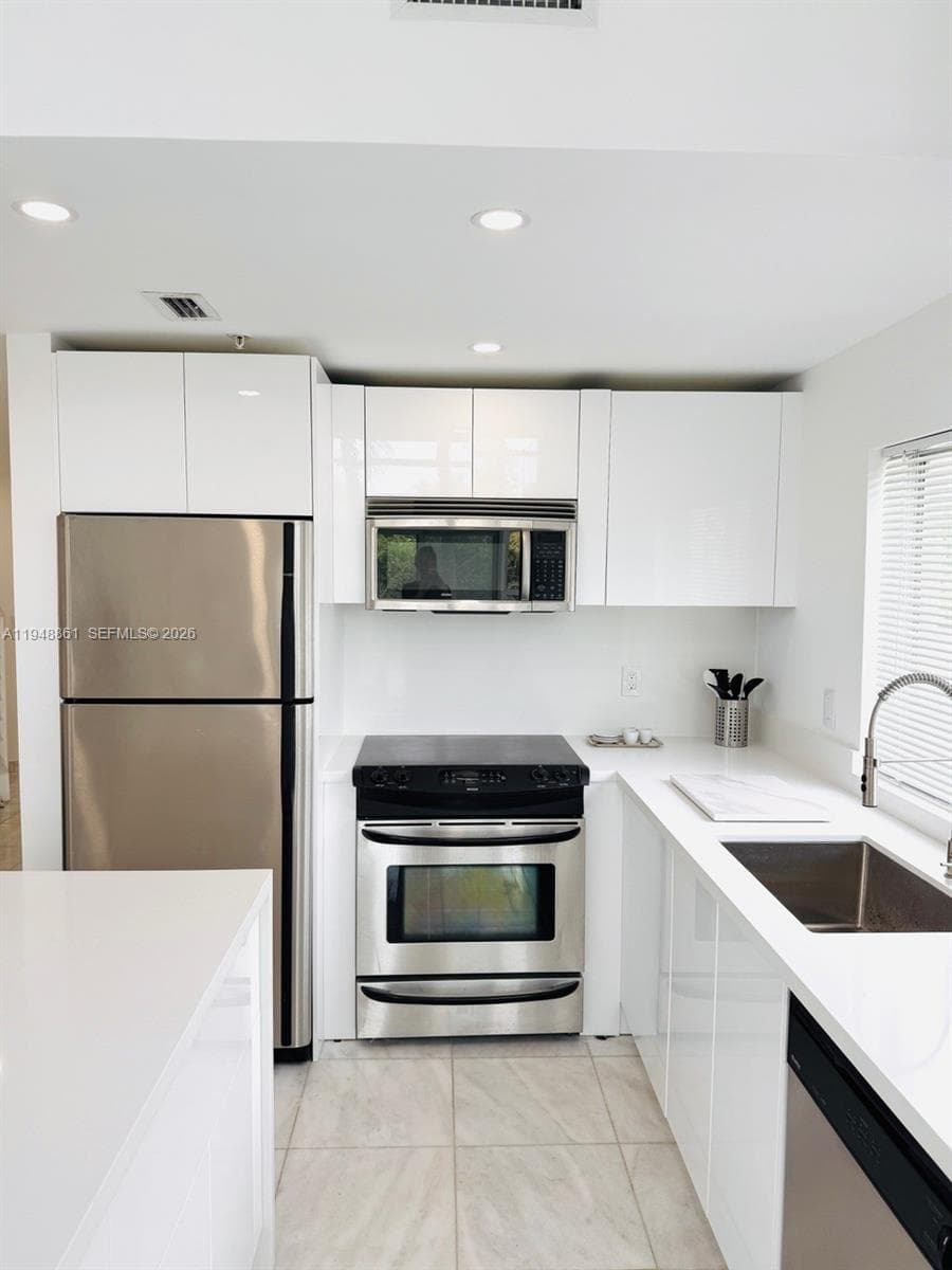 A11948861 — Miami Beach — 8