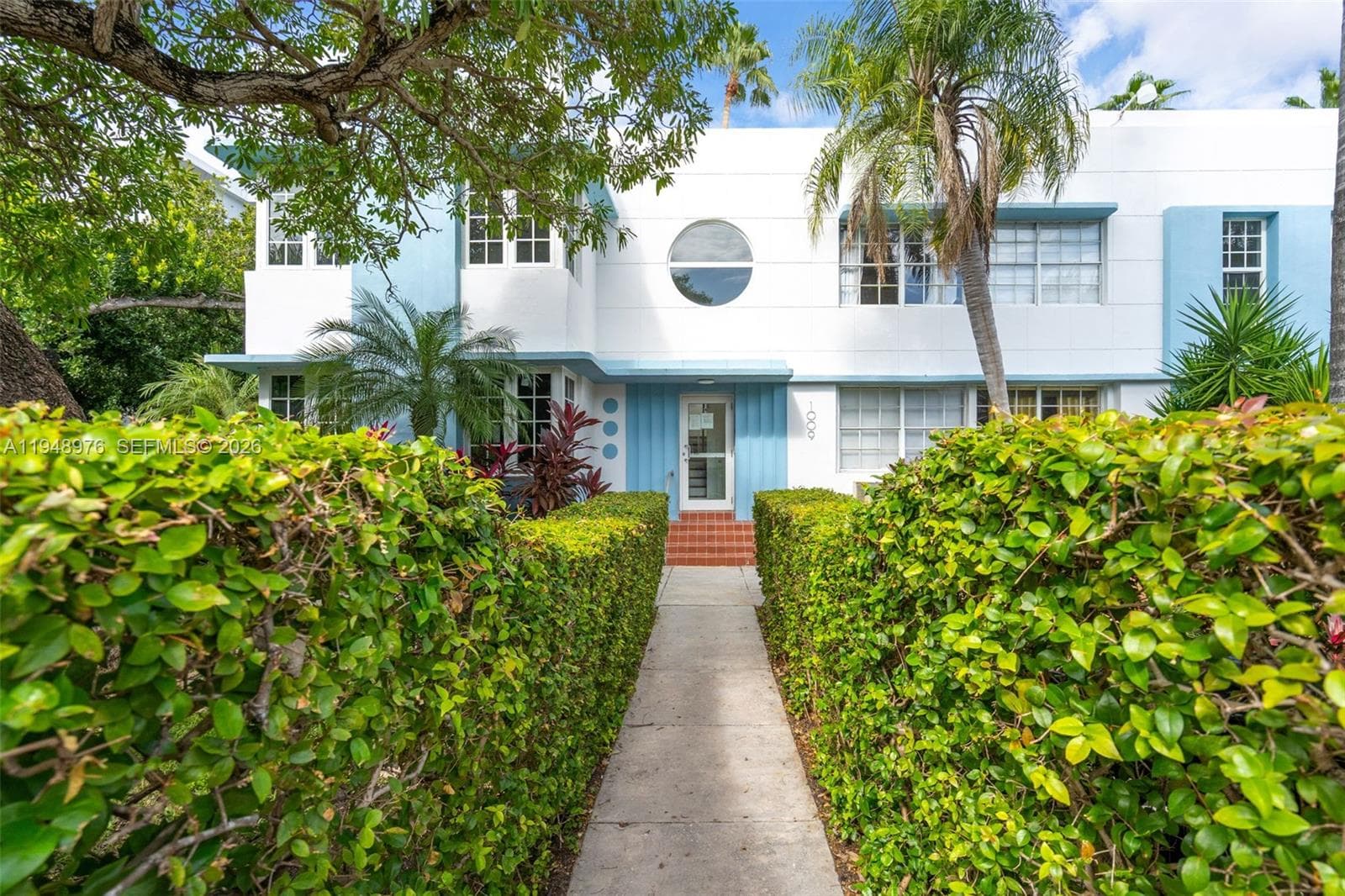 A11948976 — Miami Beach — 2