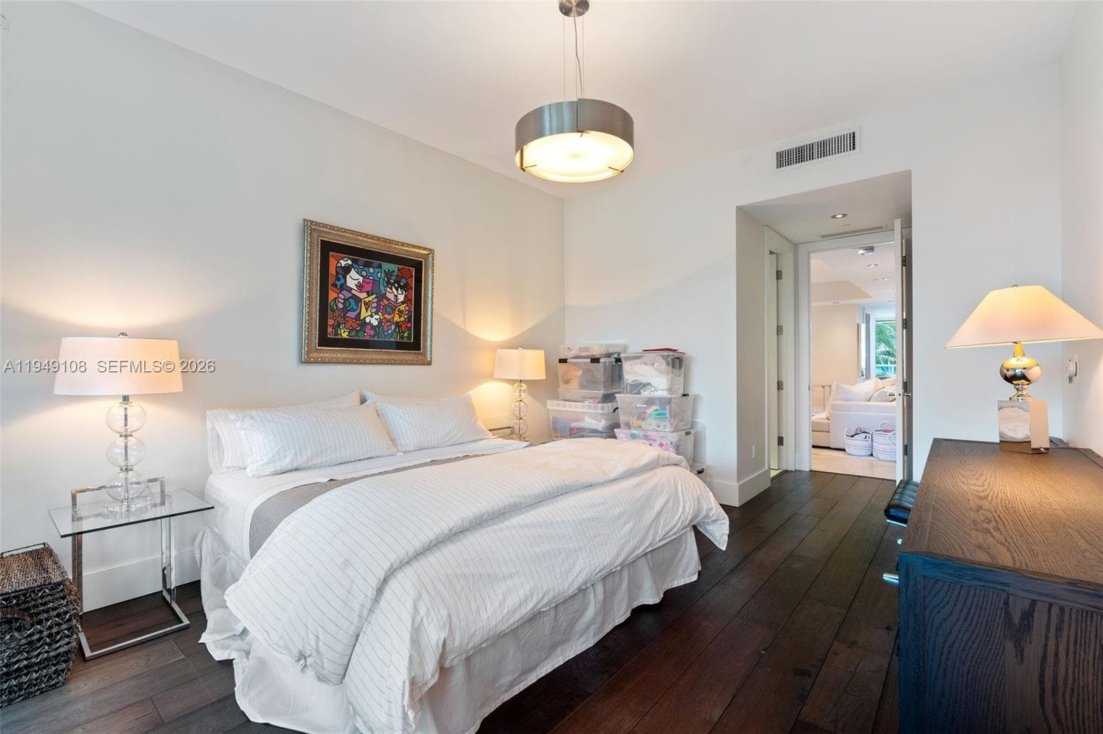 A11949108 — Miami Beach — 33