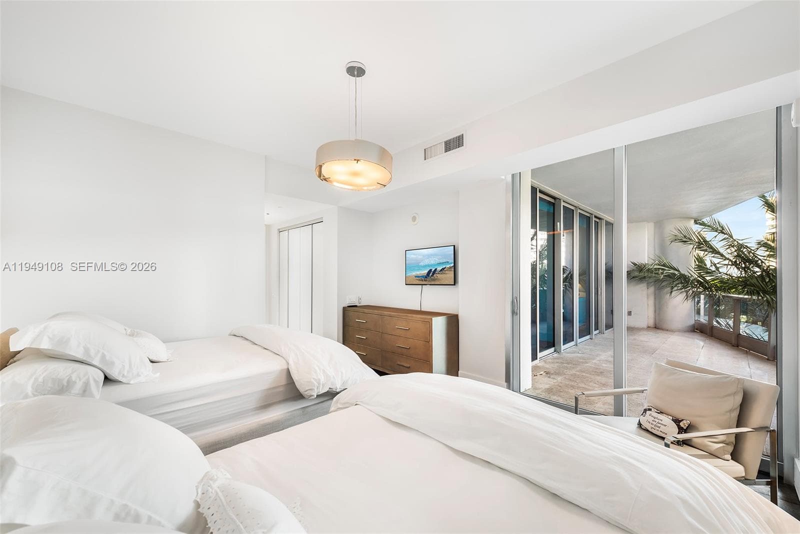 A11949108 — Miami Beach — 25