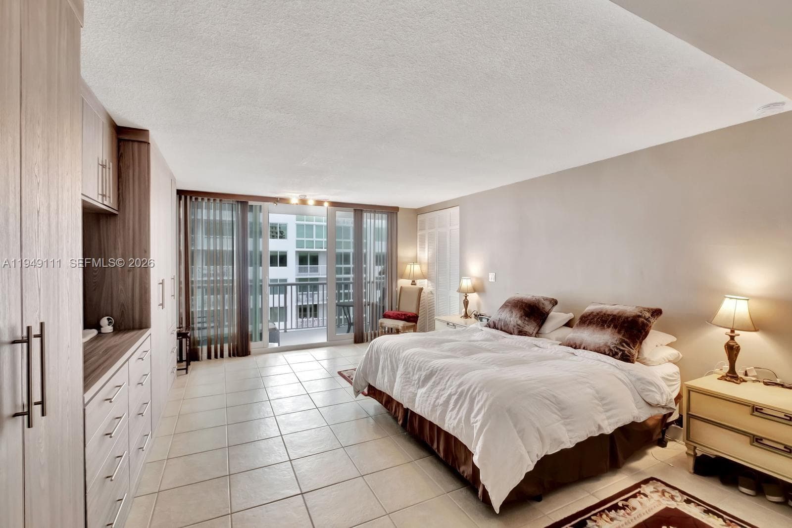 A11949111 — Miami Beach — 16