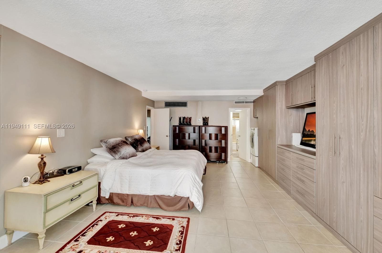 A11949111 — Miami Beach — 15