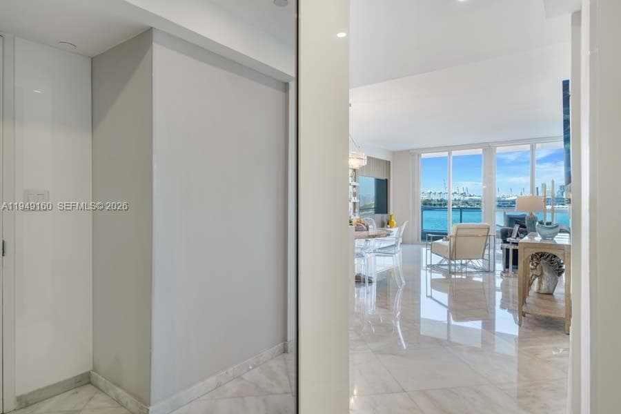 A11949160 — Miami Beach — 27
