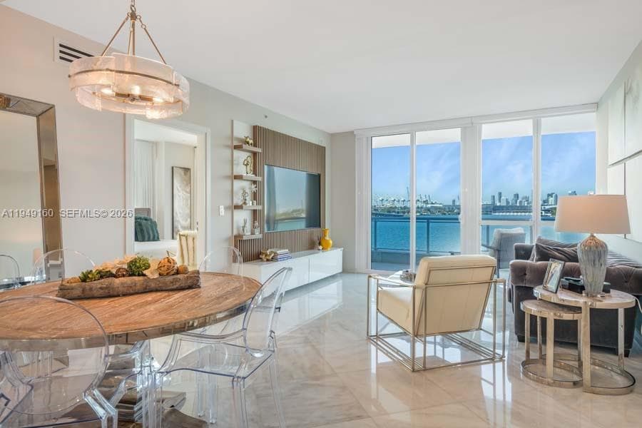 A11949160 — Miami Beach — 2