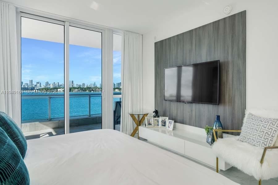 A11949160 — Miami Beach — 13