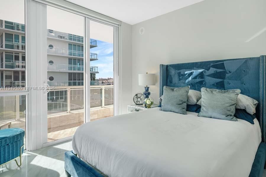 A11949160 — Miami Beach — 19