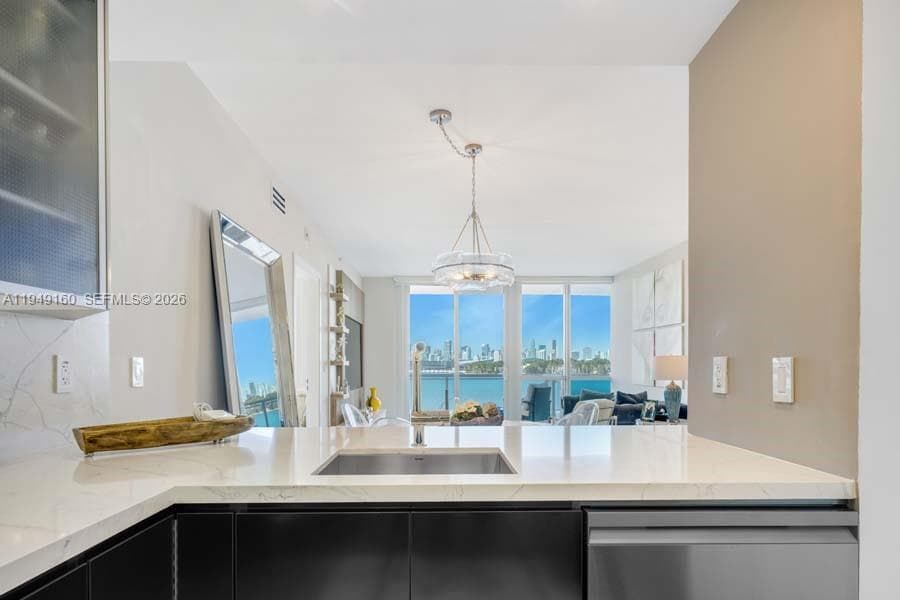 A11949160 — Miami Beach — 8