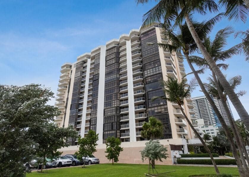 A11949495 — Miami Beach — 16