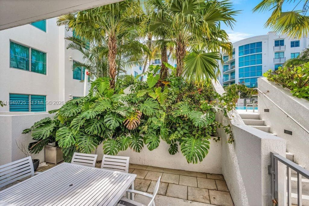 A11949725 — Miami Beach — 9
