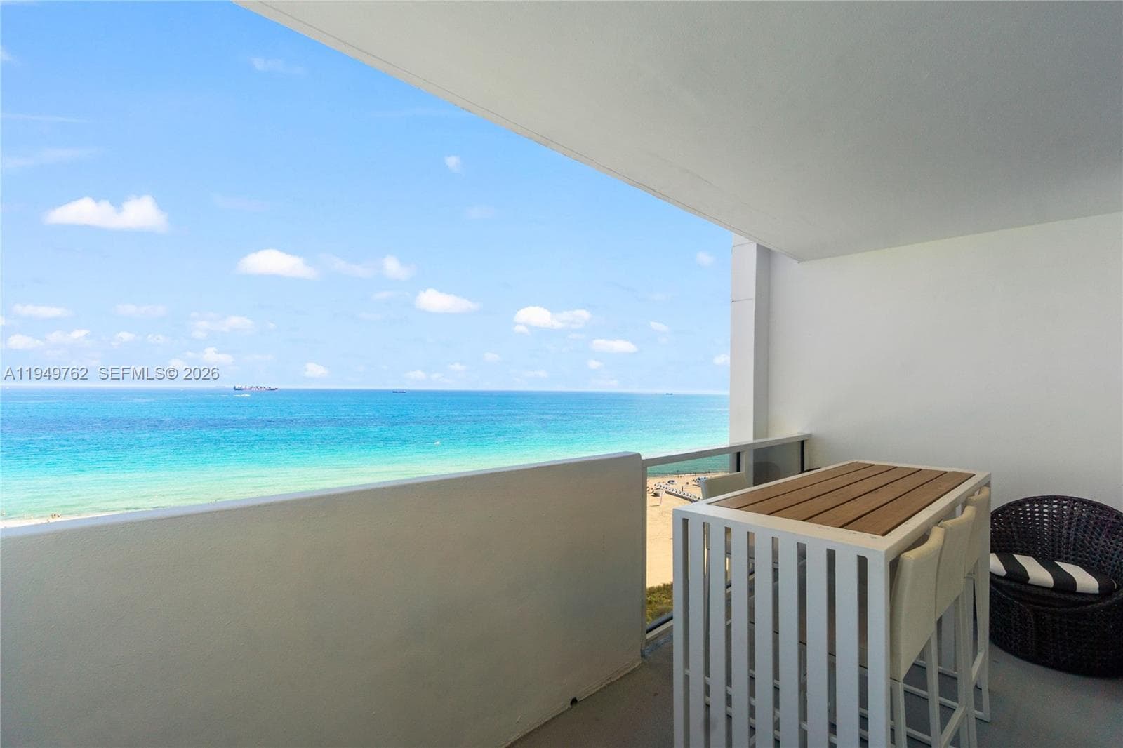 A11949762 — Miami Beach