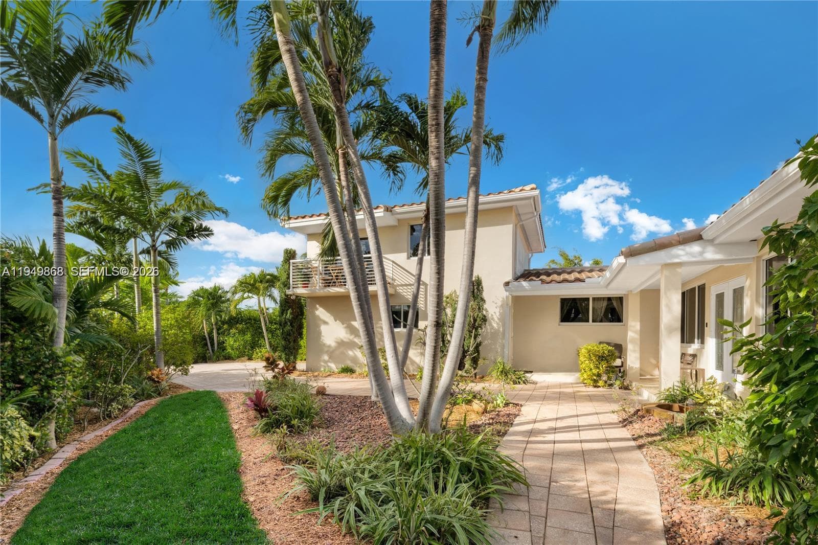A11949868 — Miami Beach