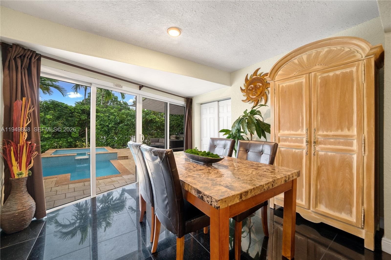 A11949868 — Miami Beach — 9