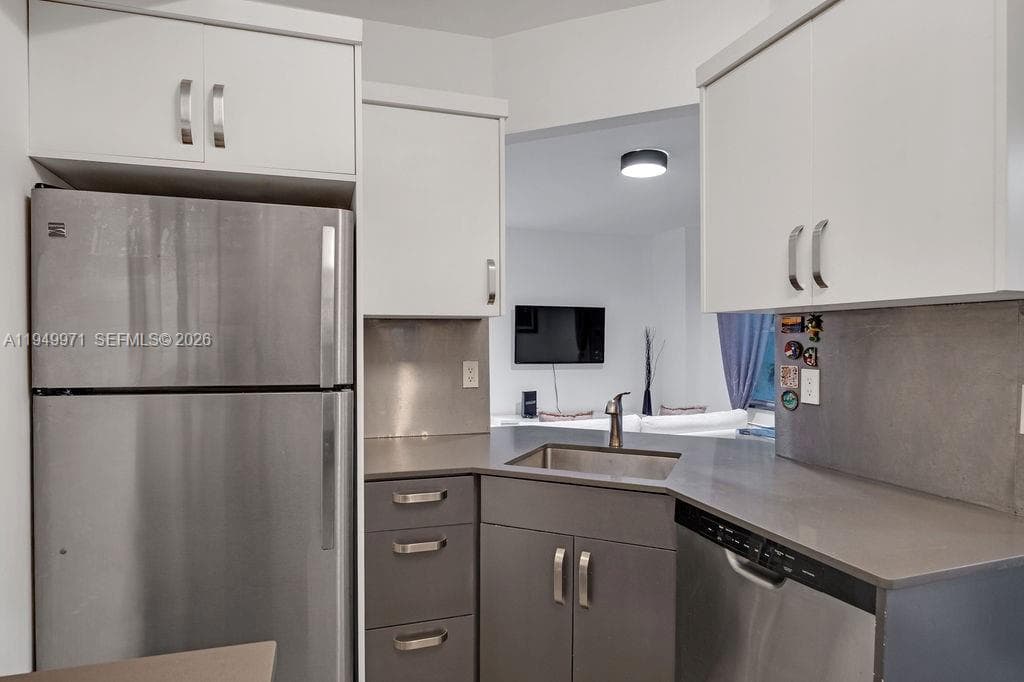 A11949971 — Miami Beach — 6