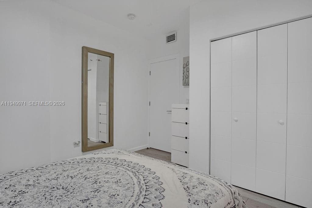 A11949971 — Miami Beach — 19