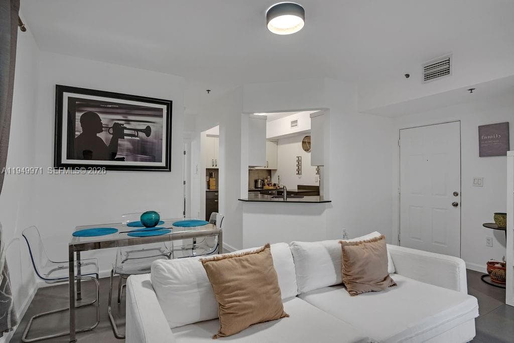 A11949971 — Miami Beach — 8