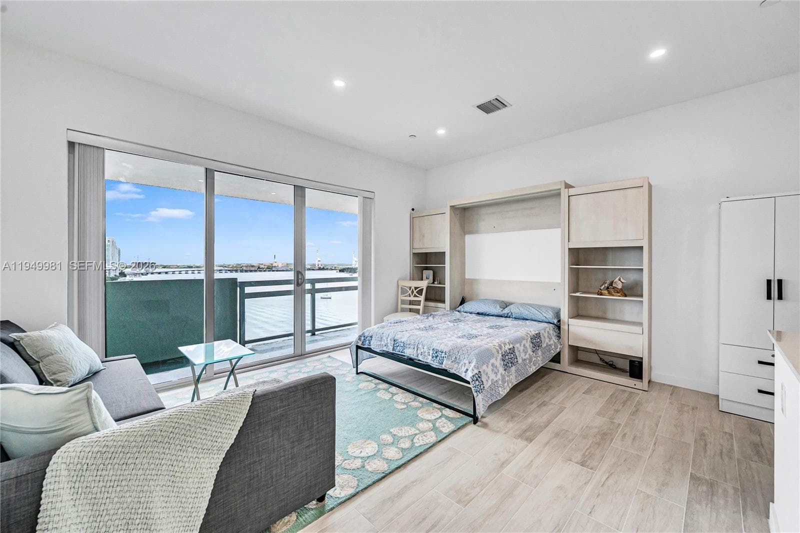 A11949981 — Miami Beach — 6