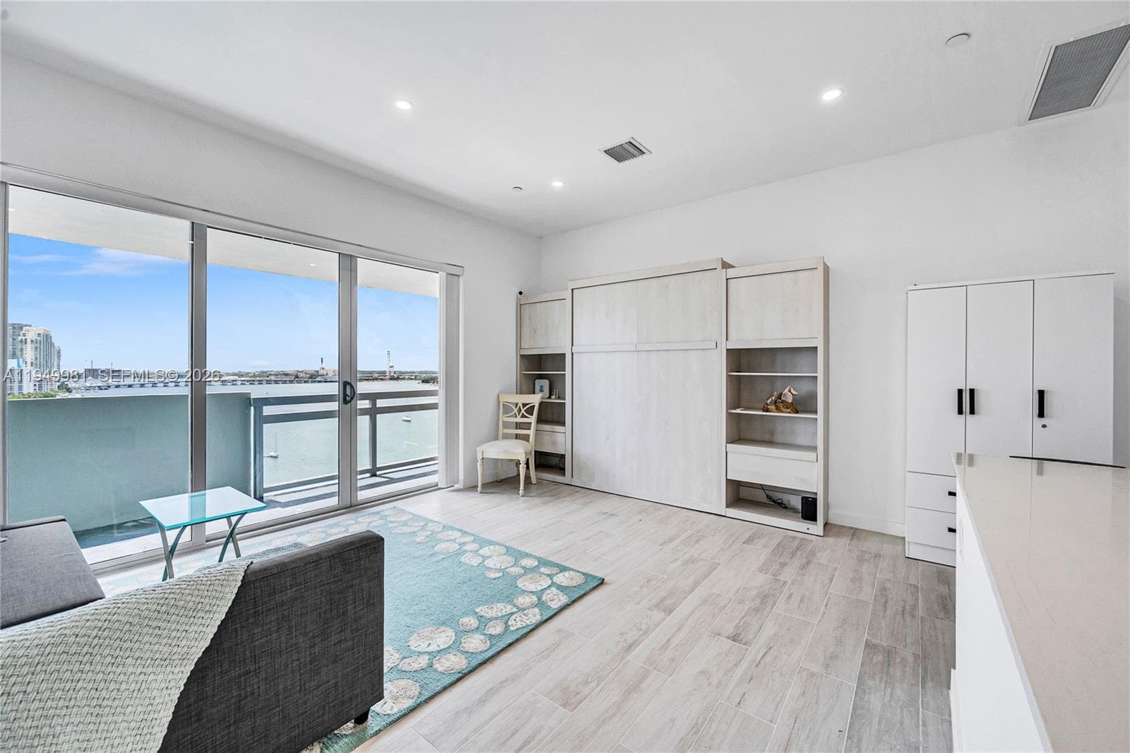 A11949981 — Miami Beach — 24