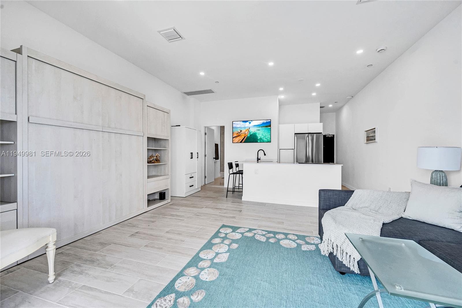 A11949981 — Miami Beach — 30