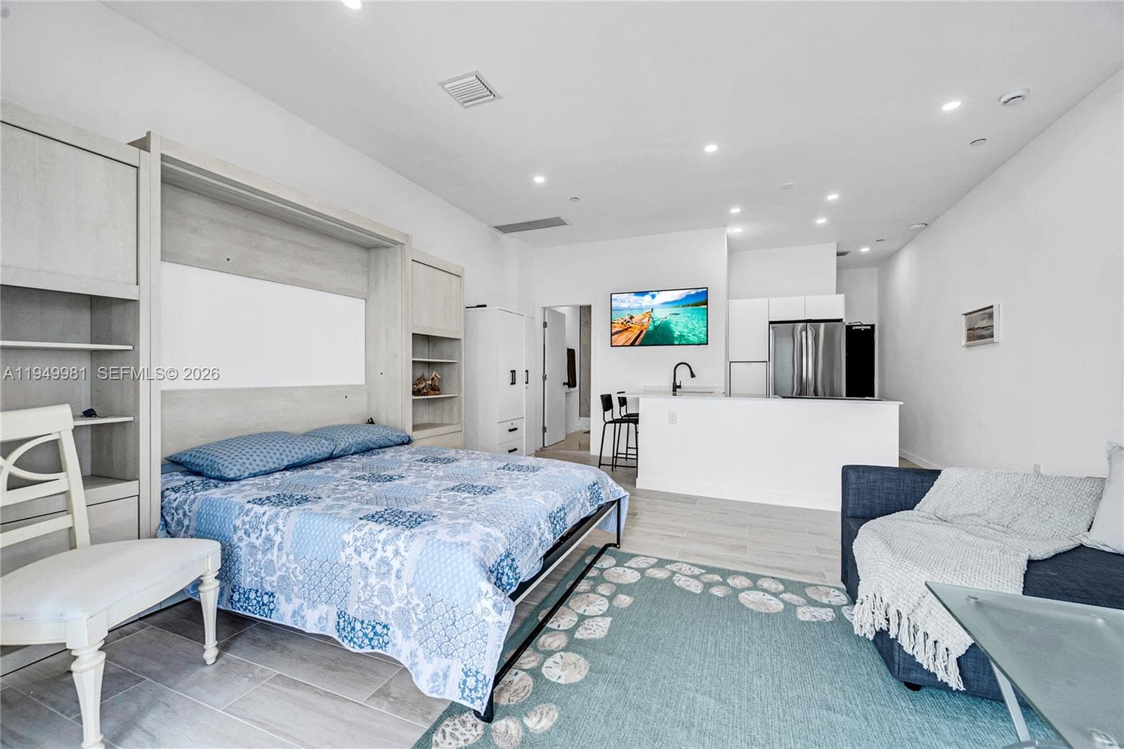 A11949981 — Miami Beach — 15