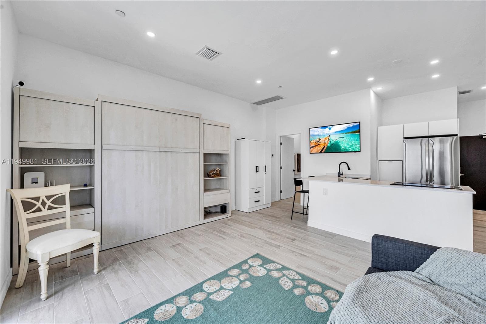 A11949981 — Miami Beach — 29