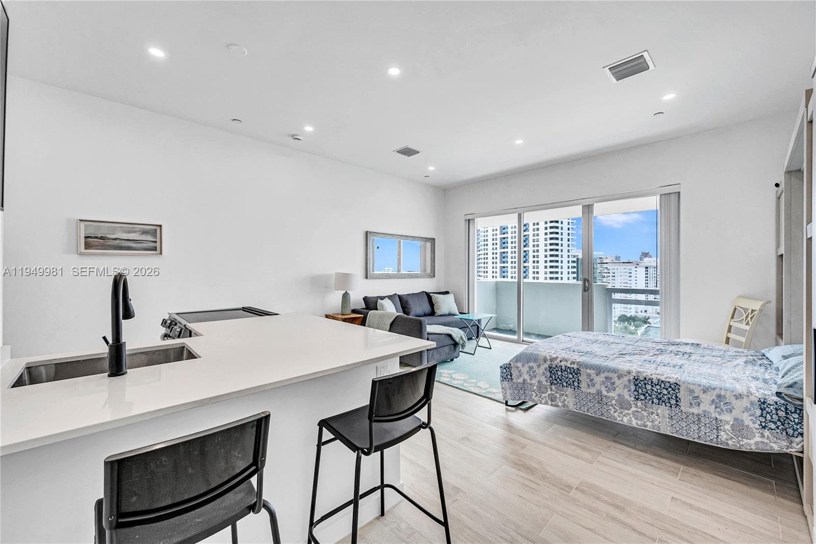 A11949981 — Miami Beach — 21