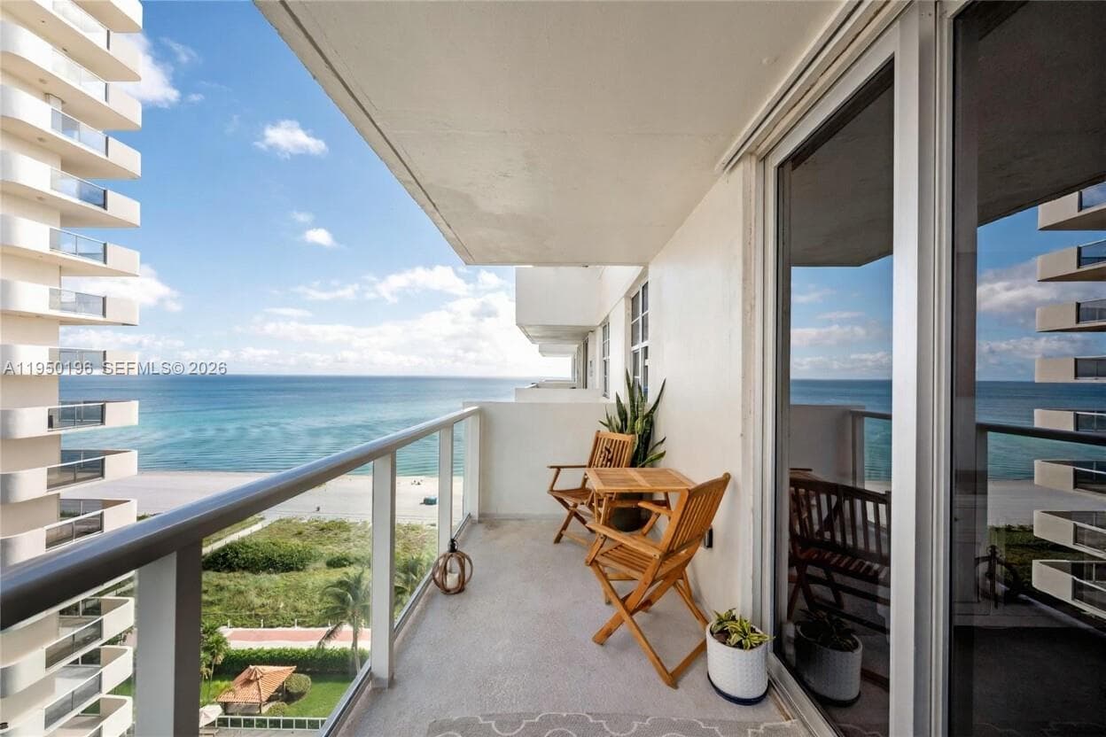 A11950196 — Miami Beach — 35