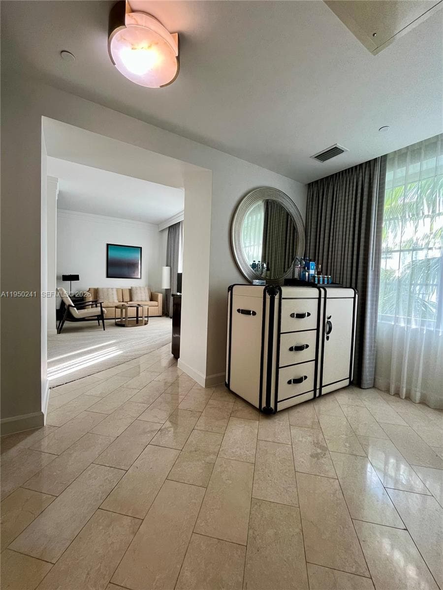 A11950241 — Miami Beach — 17