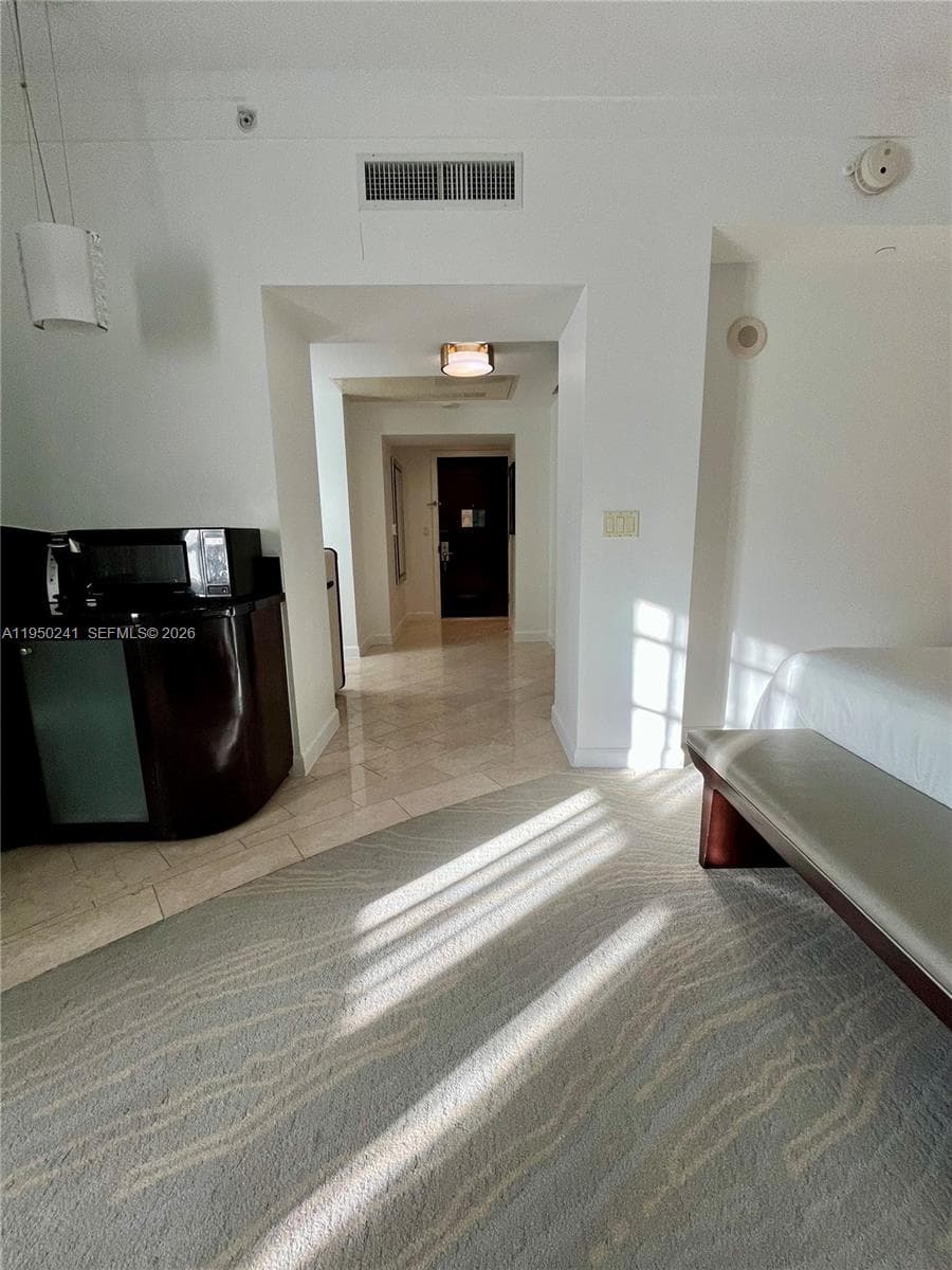 A11950241 — Miami Beach — 16