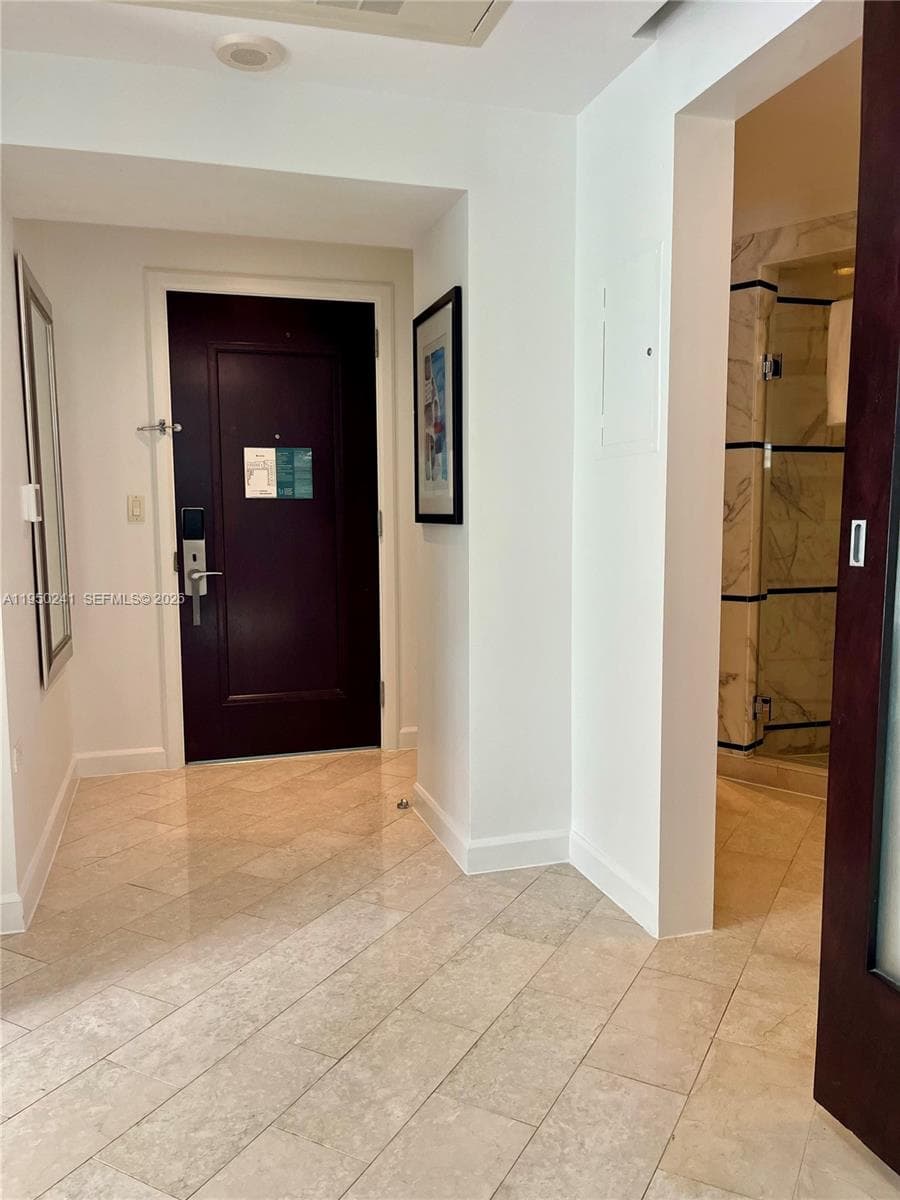 A11950241 — Miami Beach — 18
