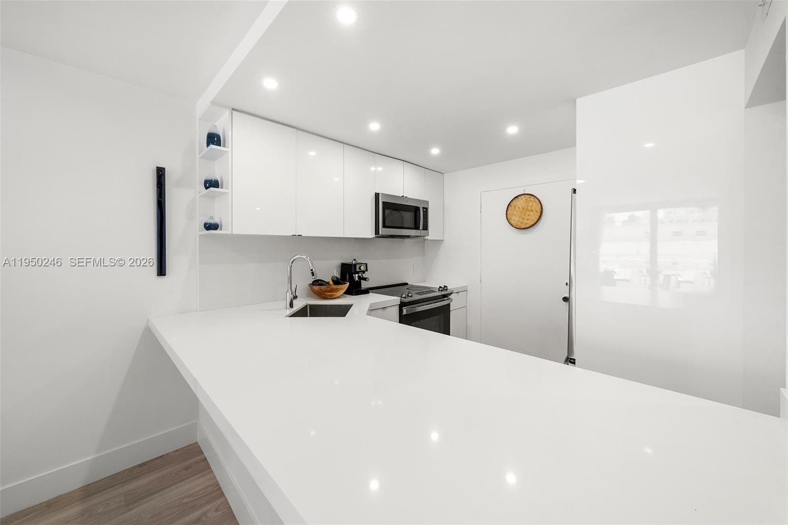 A11950246 — Miami Beach — 6