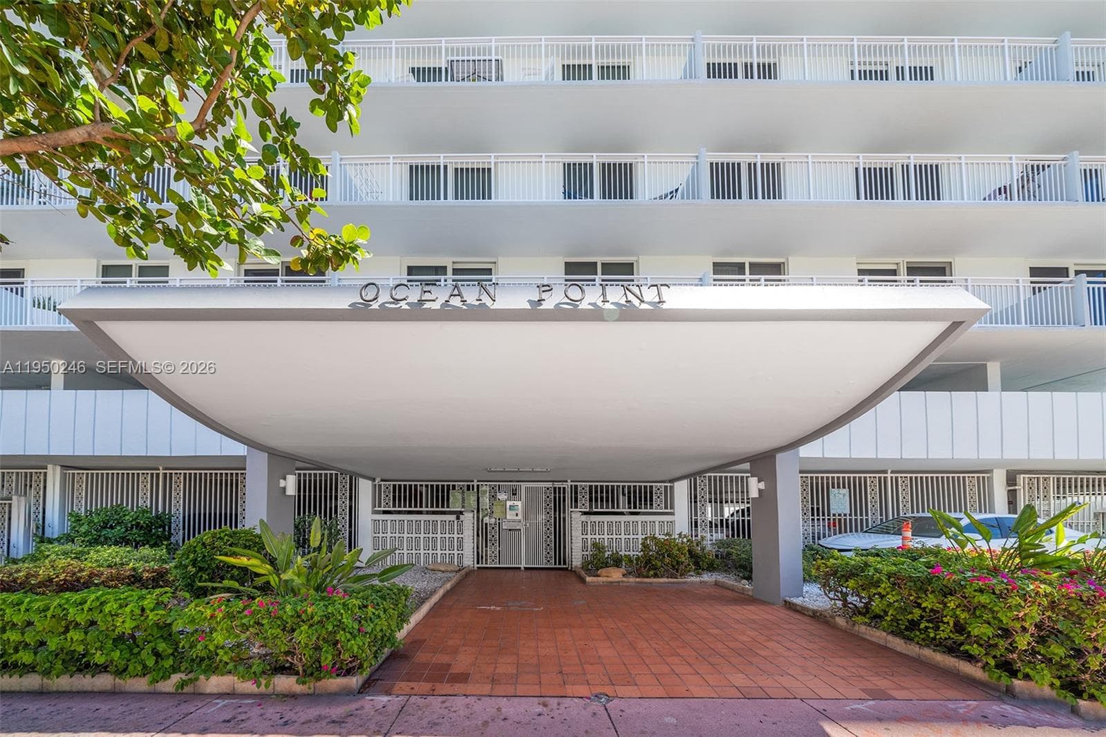 A11950246 — Miami Beach — 18
