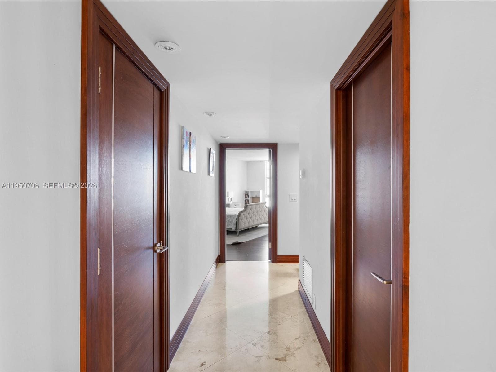 A11950706 — Miami Beach — 42