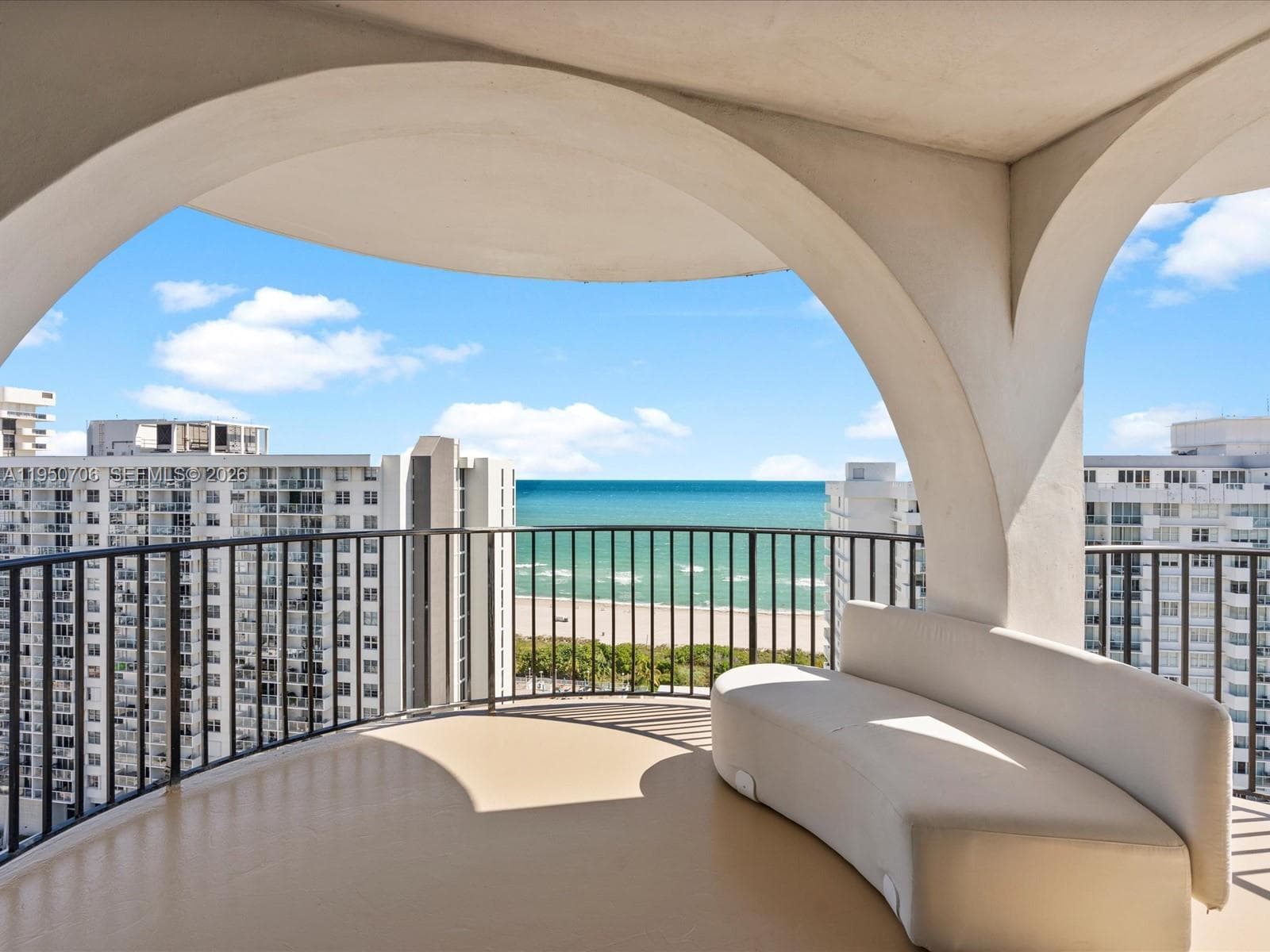 A11950706 — Miami Beach — 25
