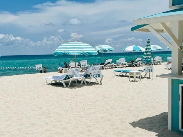 A11950895 — Miami Beach — 24