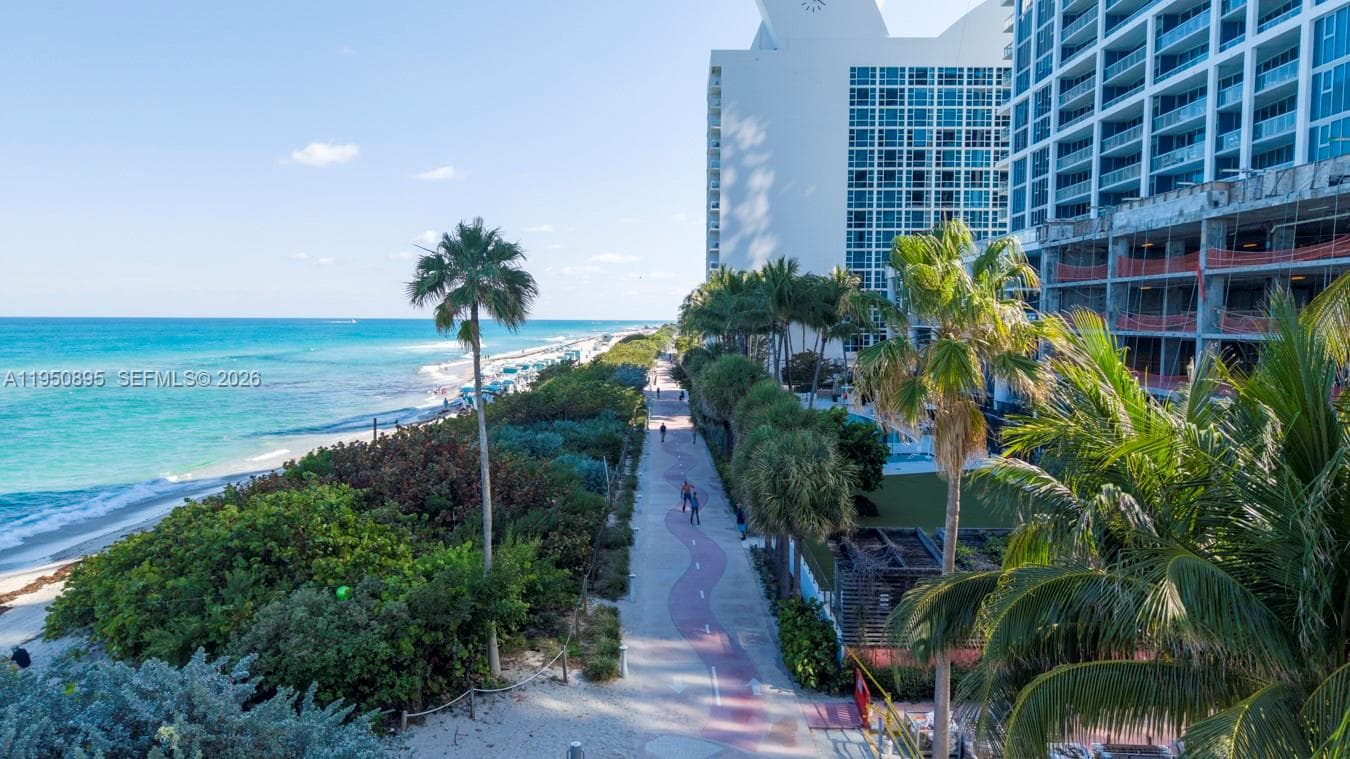 A11950895 — Miami Beach — 25