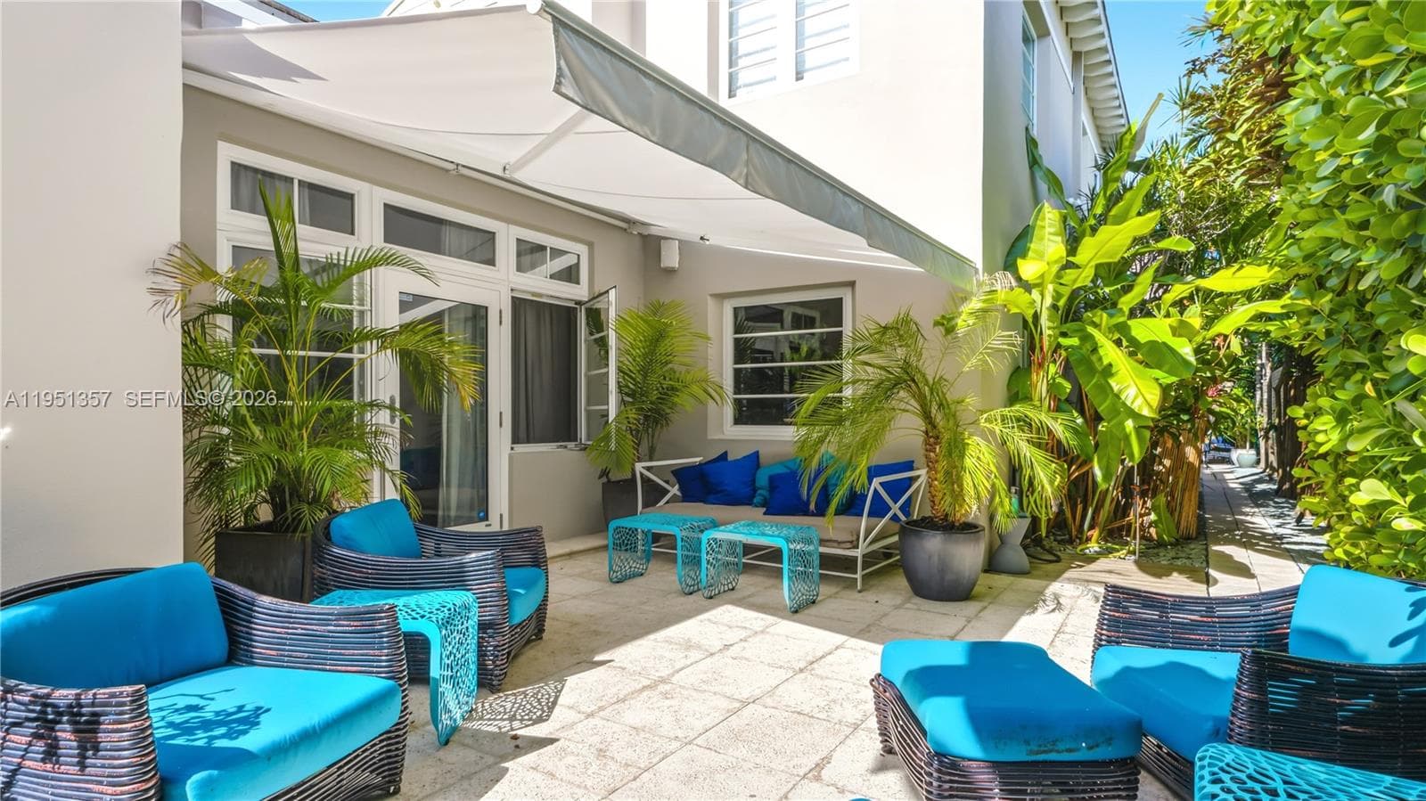 A11951357 — Miami Beach — 30